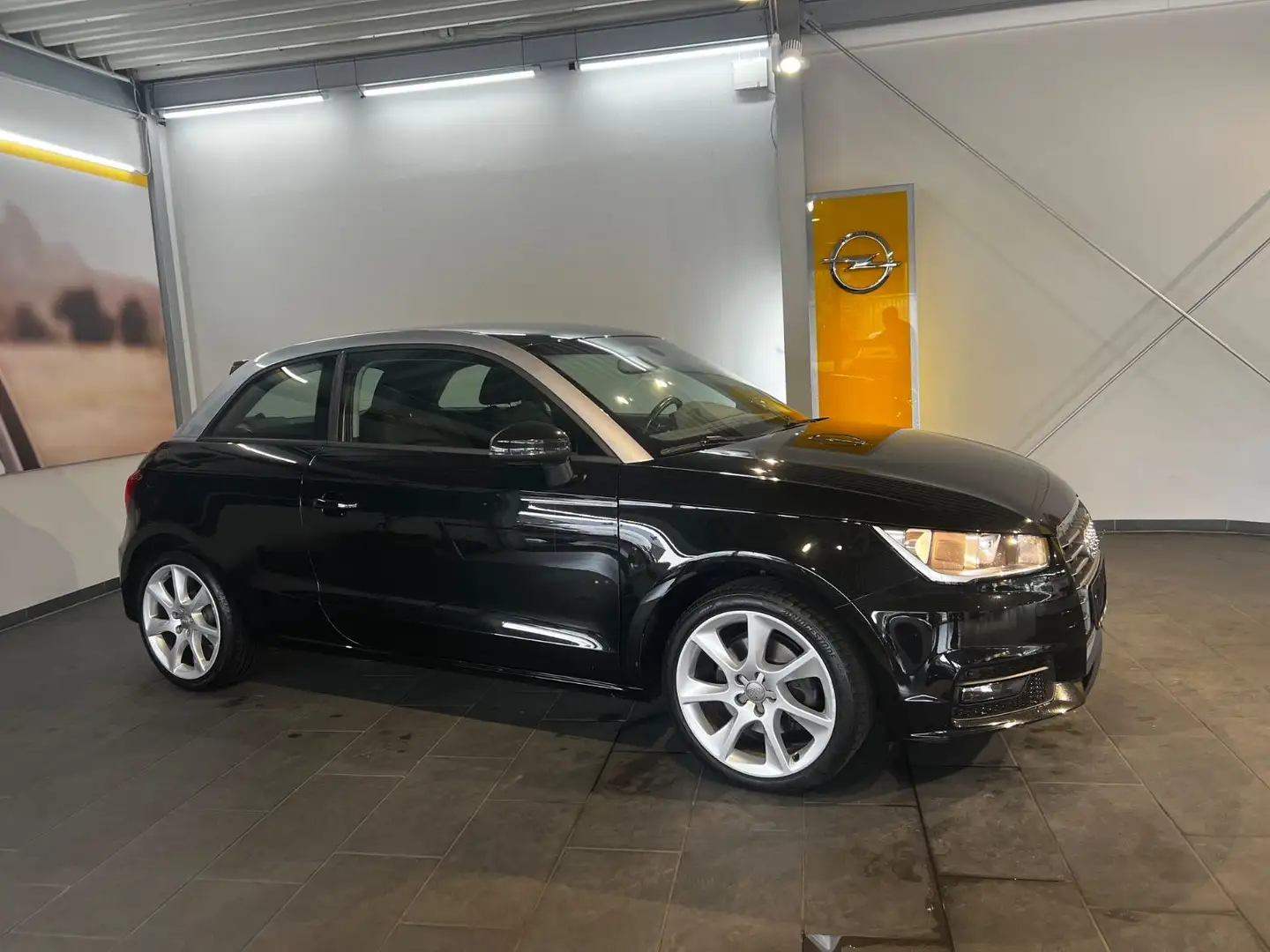 Audi A1 1.4 TFSI S tronic sport | Automatik | 17" Schwarz - 2