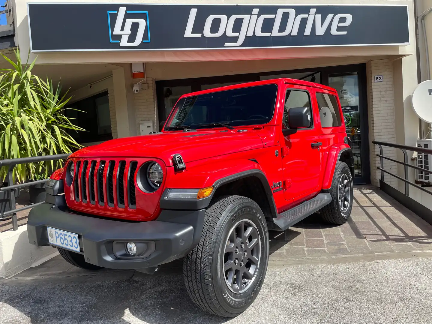 Jeep Wrangler 2.0 turbo Sahara "1941 80Th Anniversary" Rouge - 1