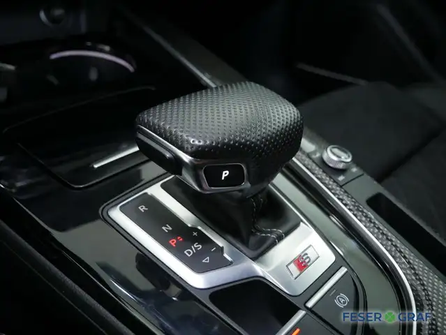 Audi S4 view 10