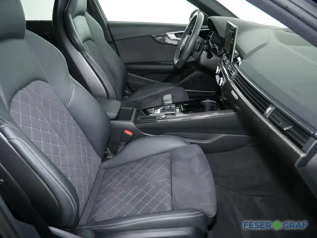Audi S4 view 6
