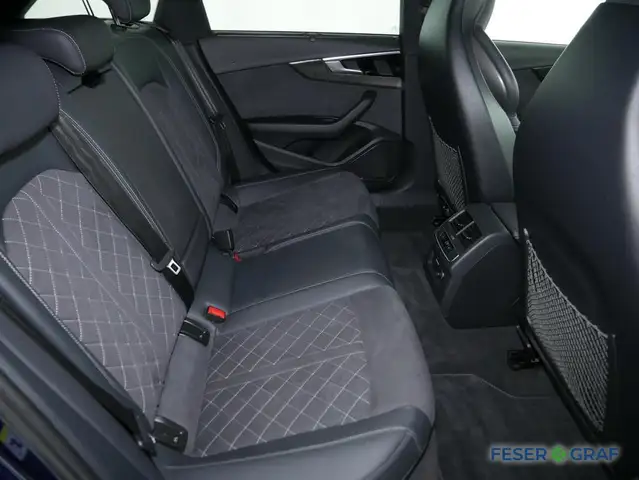 Audi S4 view 7