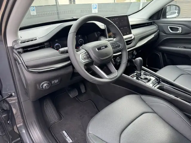 Jeep Compass view 11