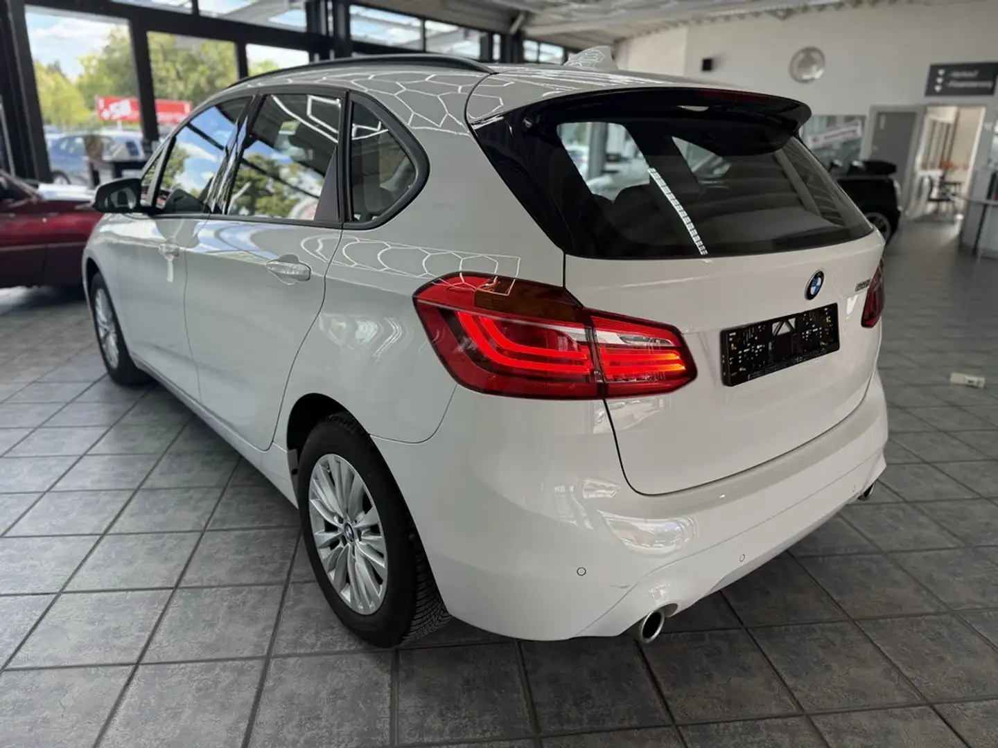 BMW 220 iA Advantage, 1.Hd., LED, Navi Weiß - 2