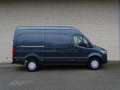 Mercedes-Benz 320 eSprinter L2 Pro 81kWh I DISTRONIC I DC laden 115 Grijs - thumbnail 3