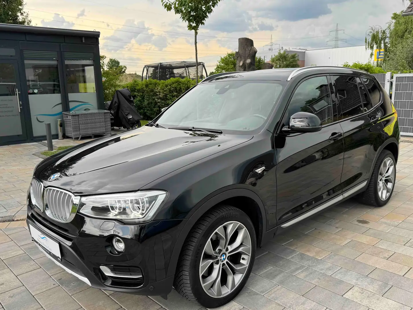 BMW X3 xDrive 30 d xLine *LED*AHK*Panorama*Navi*Head-Up* Negro - 1