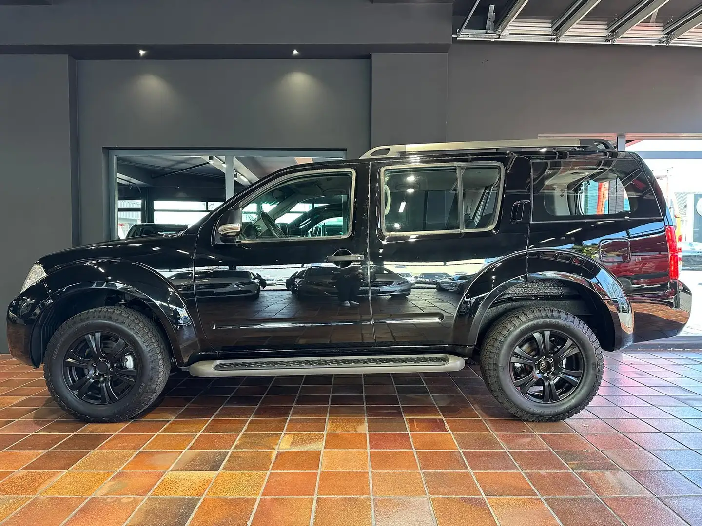 Nissan Pathfinder STIER BUNDESWEHR FELDJÄGER-EDITION 4WD STANDHEIZUN Negro - 2