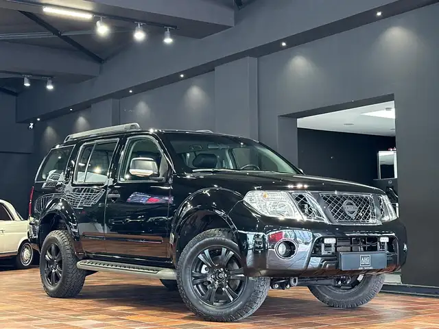 Nissan Pathfinder STIER BUNDESWEHR FELDJÄGER-EDITION 4WD STANDHEIZUN