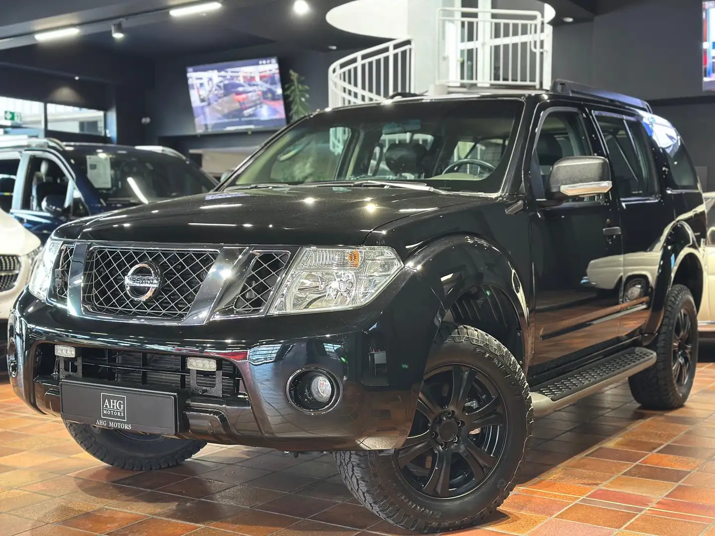 Nissan Pathfinder STIER BUNDESWEHR FELDJÄGER-EDITION 4WD STANDHEIZUN Negro - 1