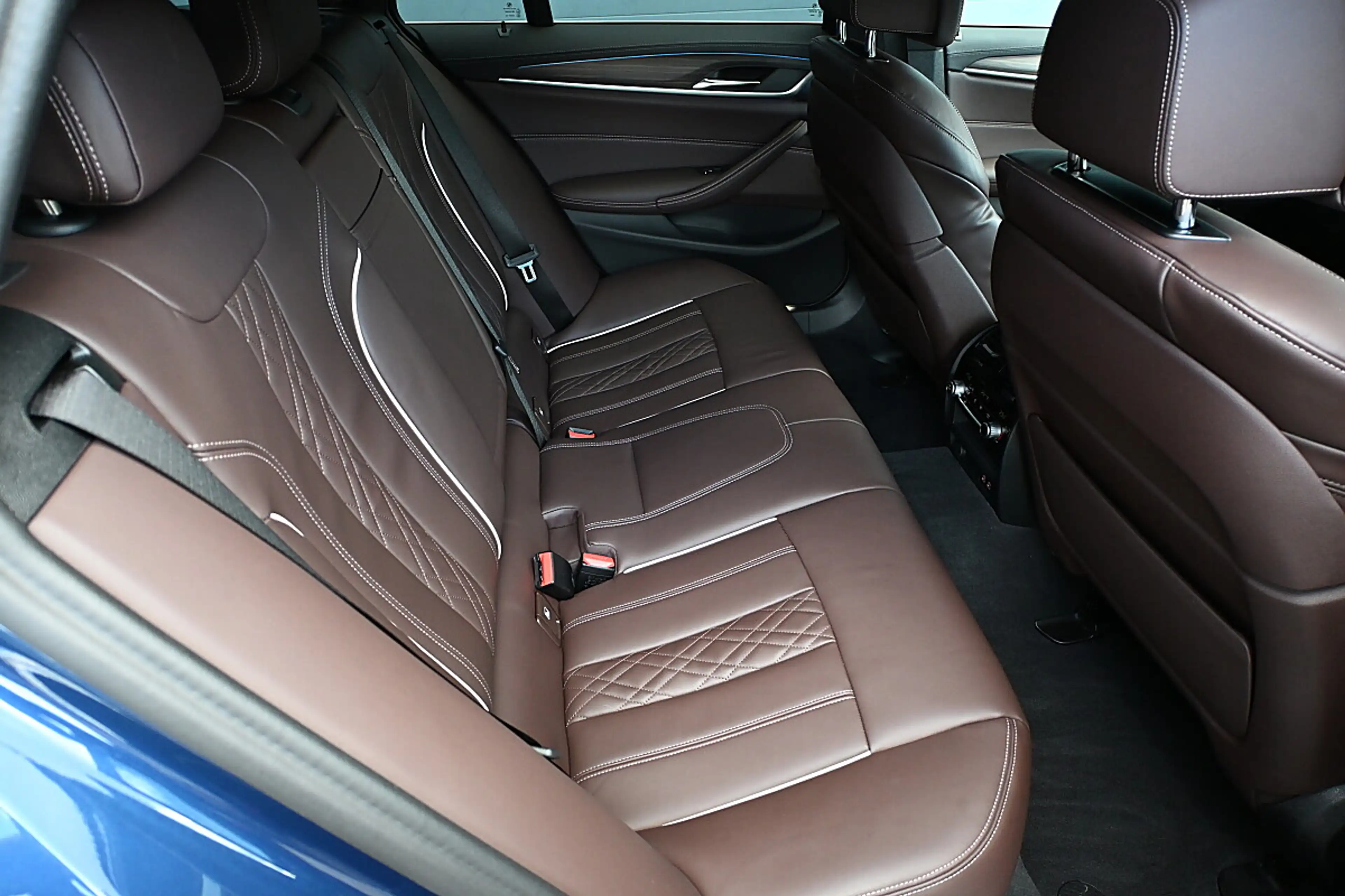 BMW 530 e xDrive Touring Aut. NP €100k ACC, AHK elektr.... — photo 13
