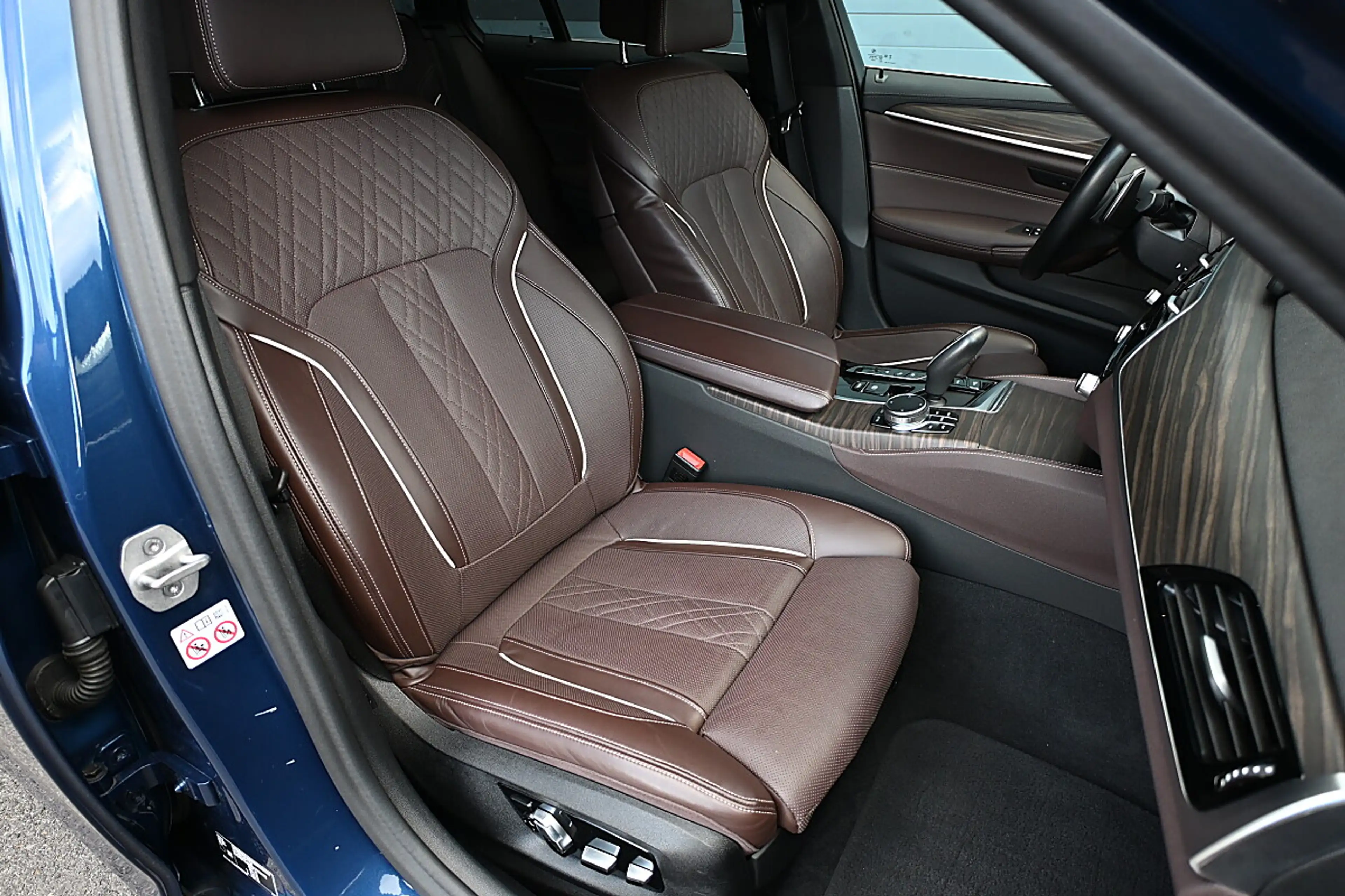 BMW 530 e xDrive Touring Aut. NP €100k ACC, AHK elektr.... — photo 12