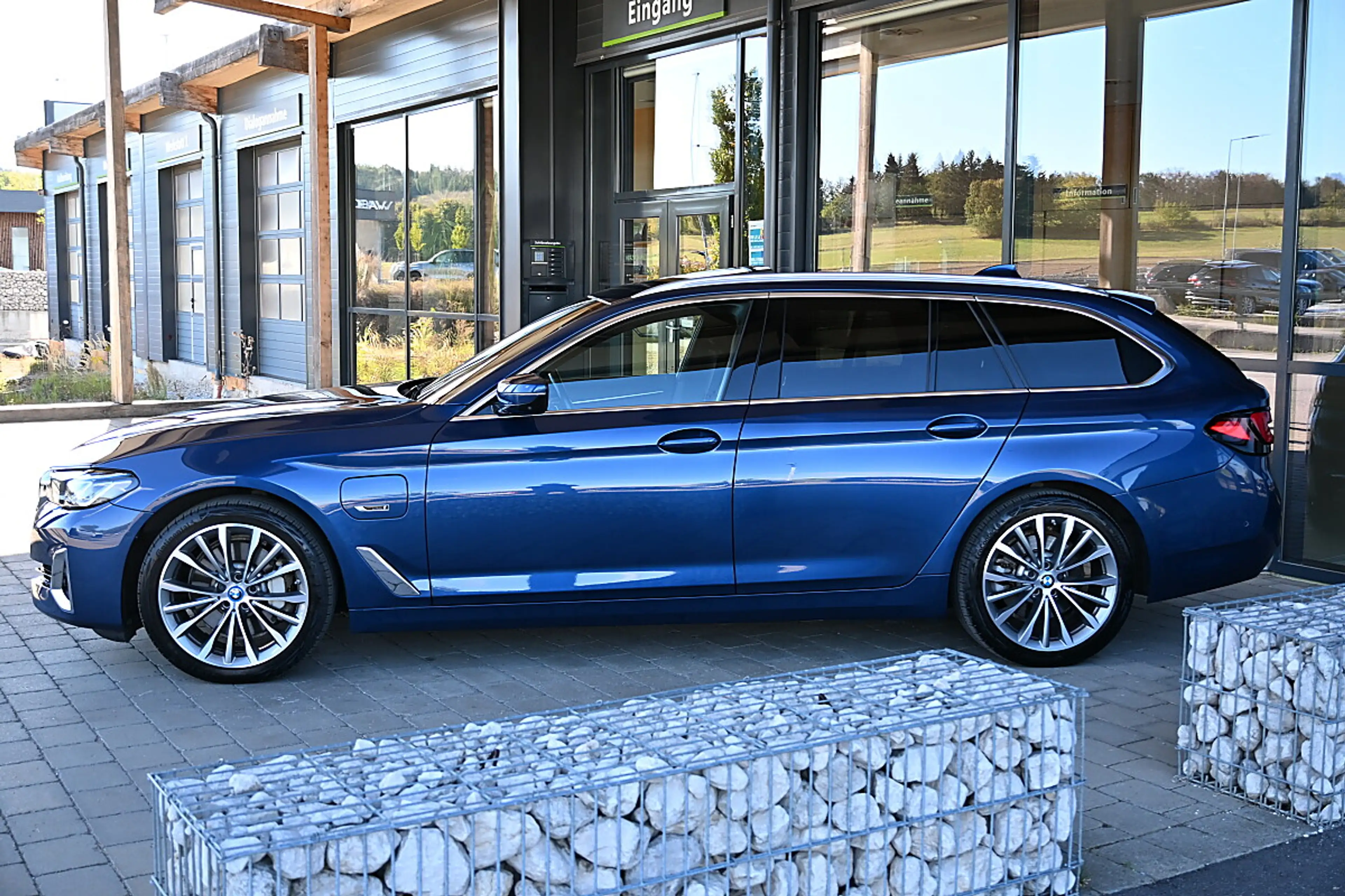 BMW 530 e xDrive Touring Aut. NP €100k ACC, AHK elektr.... — photo 2