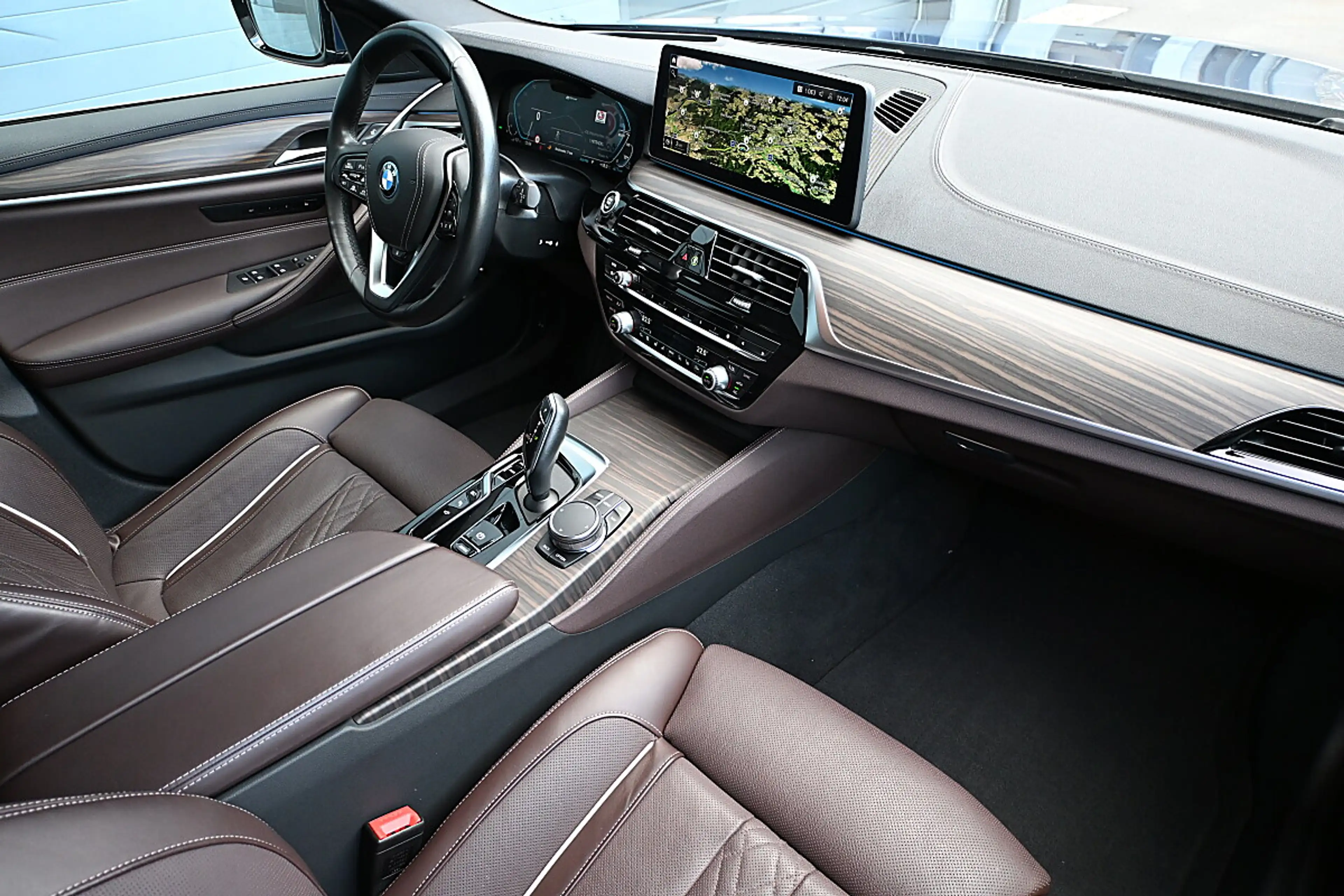 BMW 530 e xDrive Touring Aut. NP €100k ACC, AHK elektr.... — photo 4