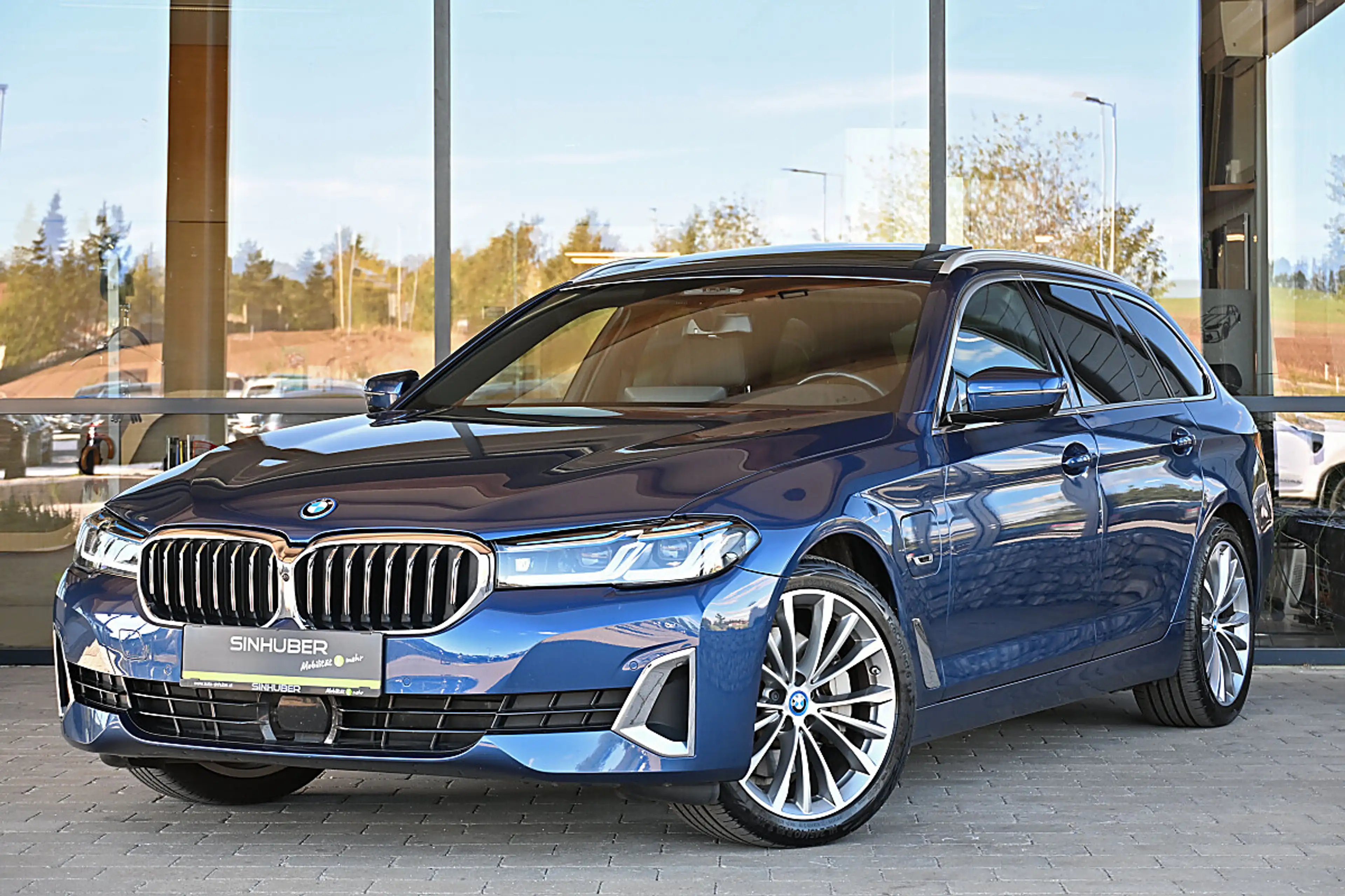 BMW 530 e xDrive Touring Aut. NP €100k ACC, AHK elektr....