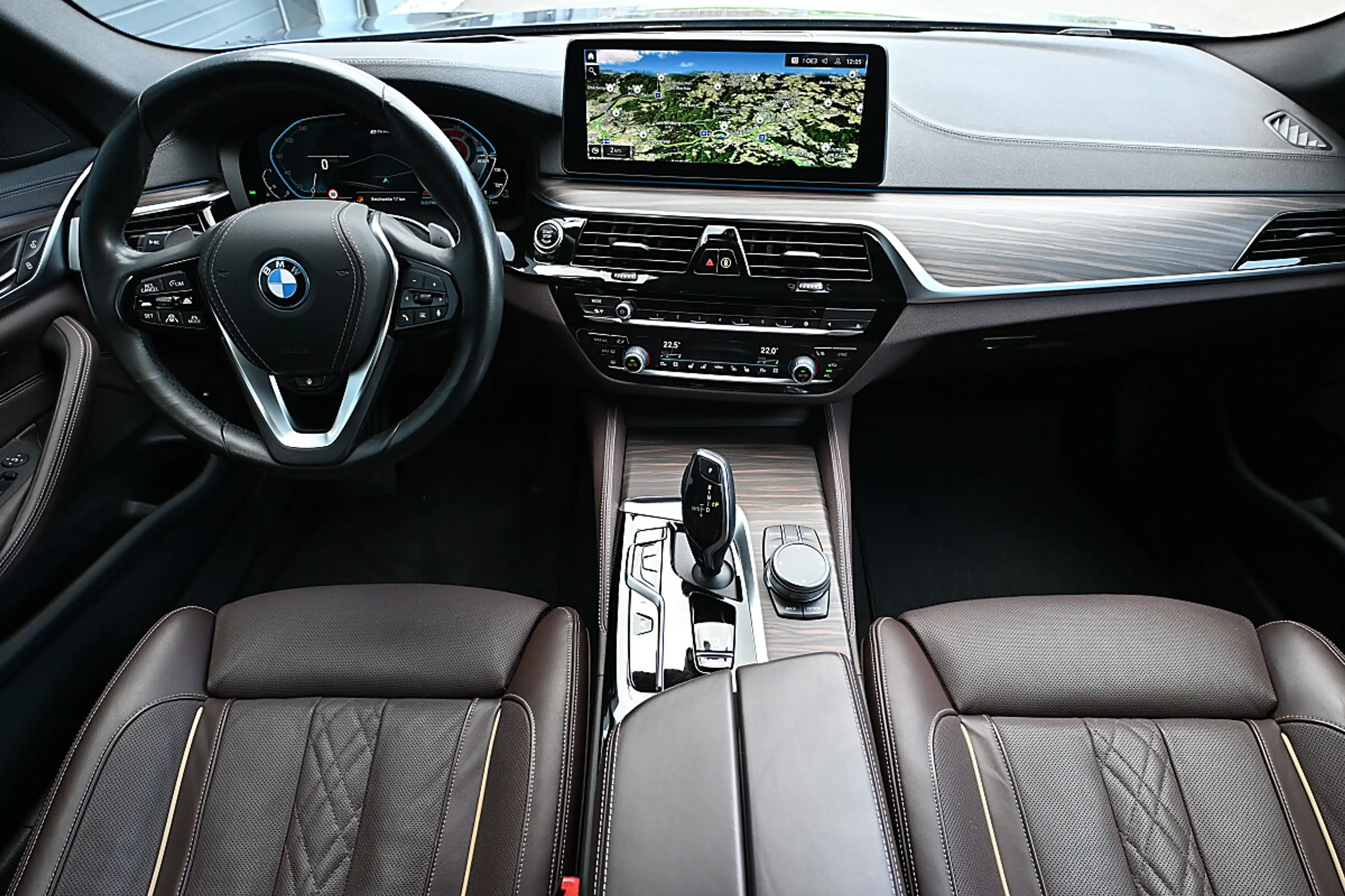 BMW 530 e xDrive Touring Aut. NP €100k ACC, AHK elektr.... — photo 15