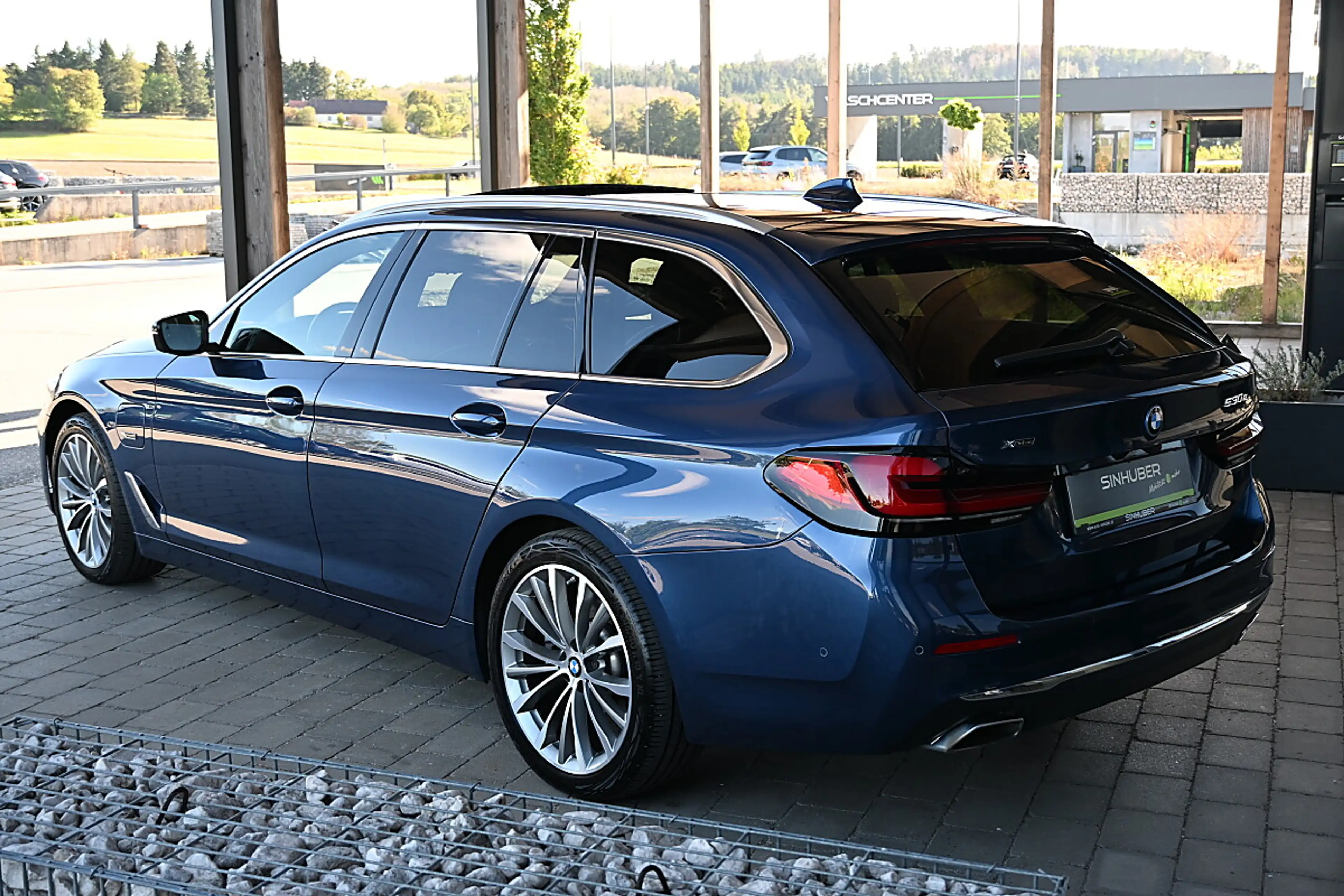 BMW 530 e xDrive Touring Aut. NP €100k ACC, AHK elektr.... — photo 3