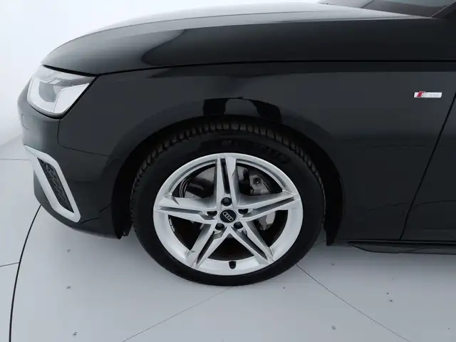Audi A4 view 8