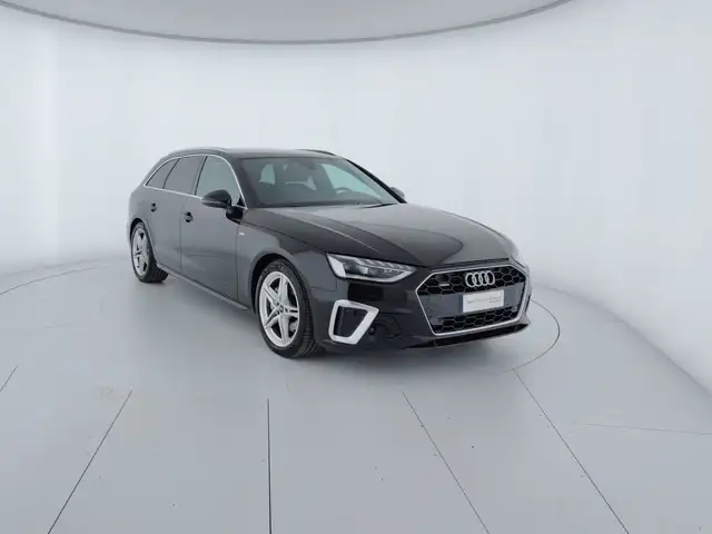 Audi A4 view 6