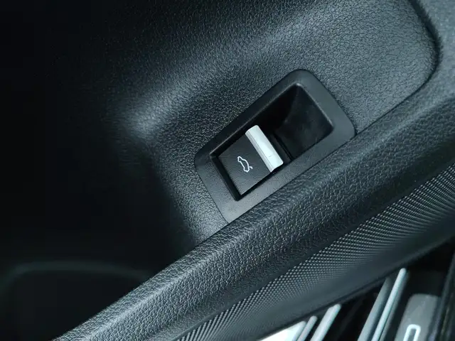 Audi A4 view 14