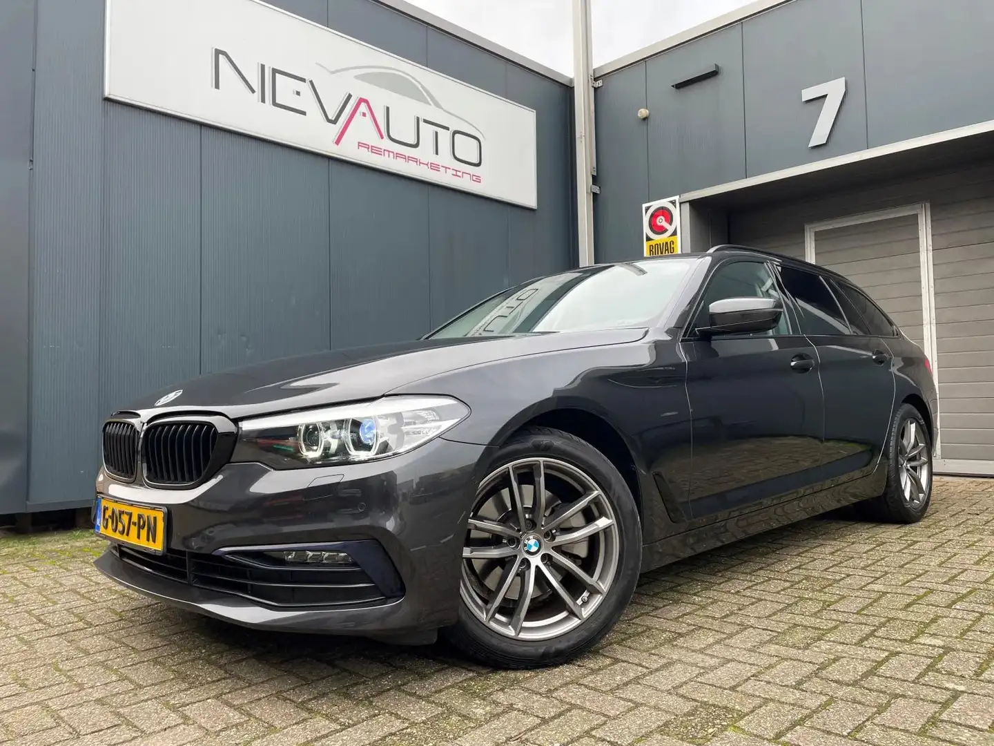 BMW 520 5-serie Touring 520i Executive Sportline ELEC. TRE Grijs - 1