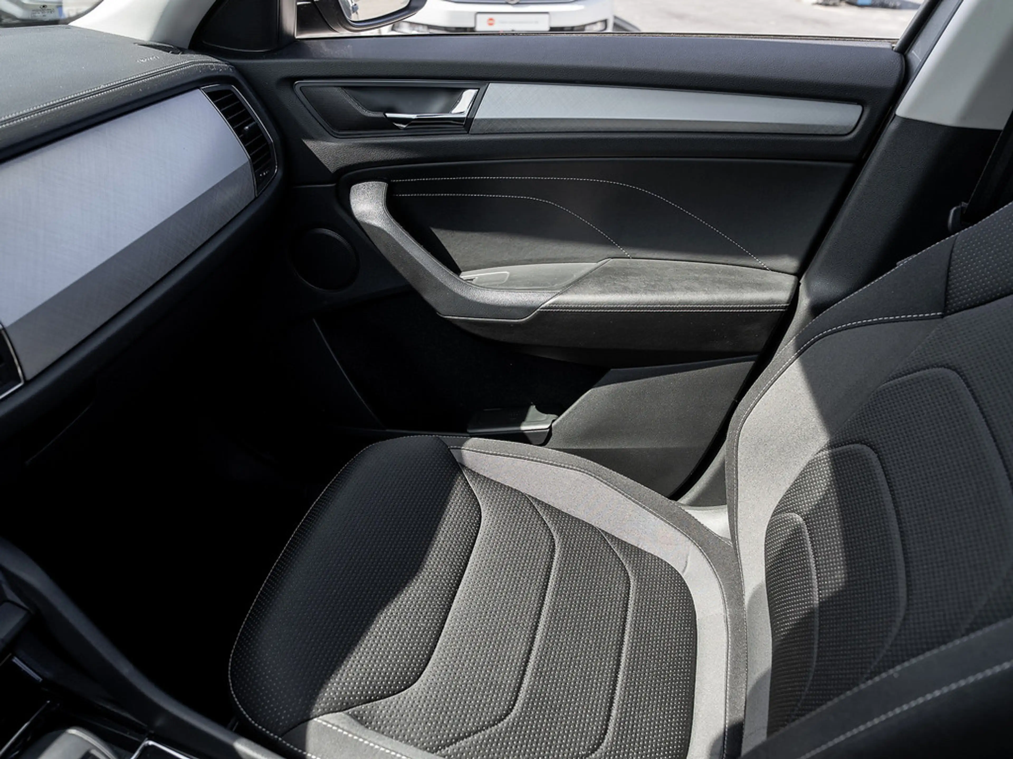 Skoda Kodiaq 2.0 TDI Tour AHK PANO KAM LED ACC SHZ — photo 10