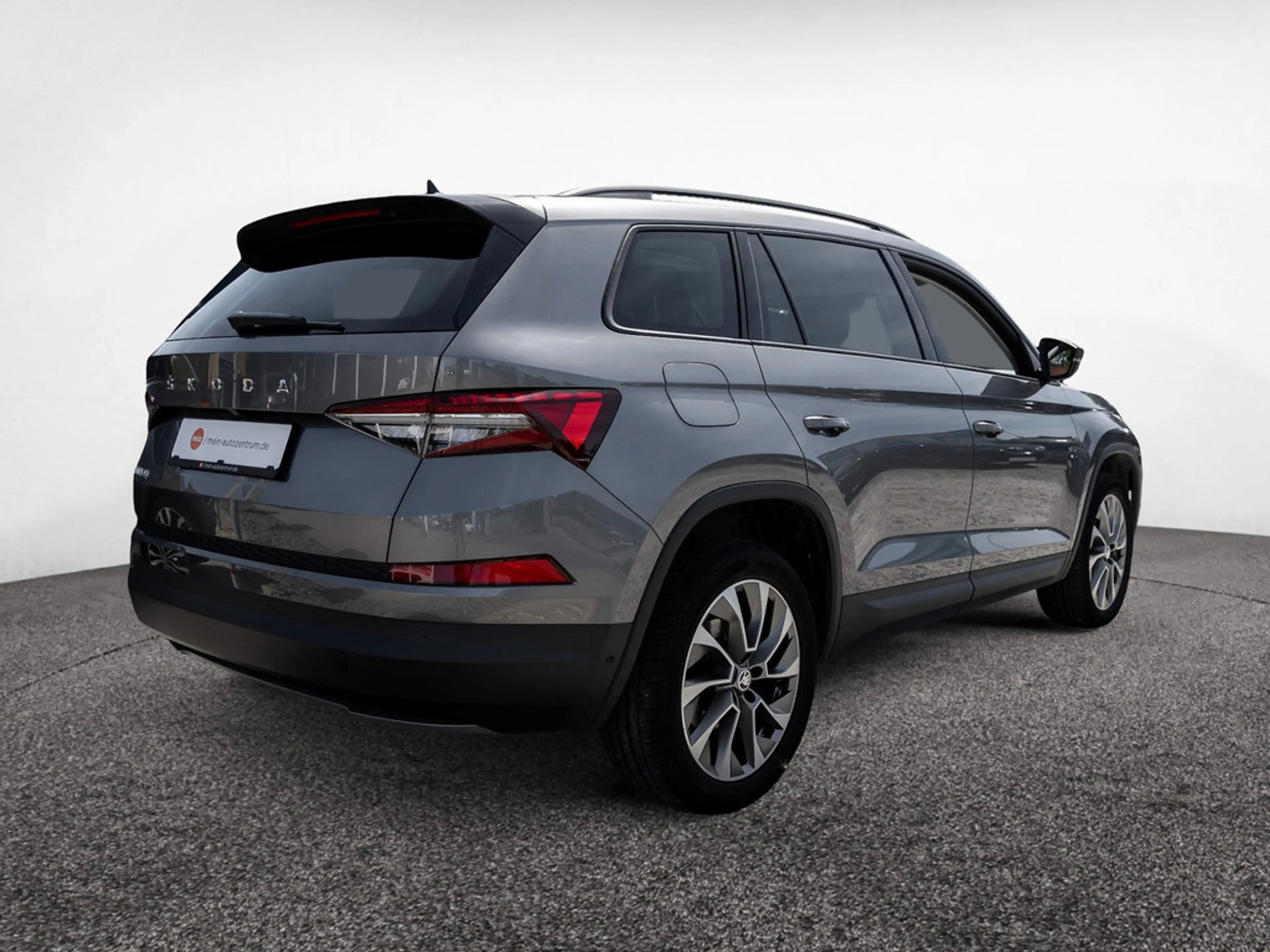 Skoda Kodiaq 2.0 TDI Tour AHK PANO KAM LED ACC SHZ — photo 3