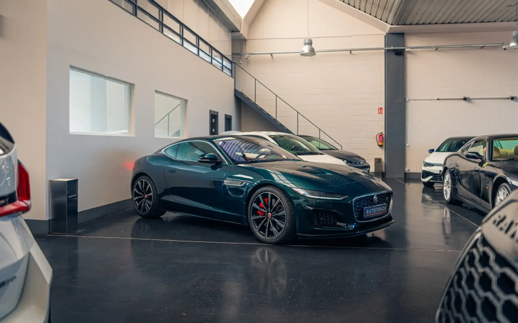 Jaguar F-Type Coupé 5.0 V8 R75 AWD Aut. 575 Grün - 1