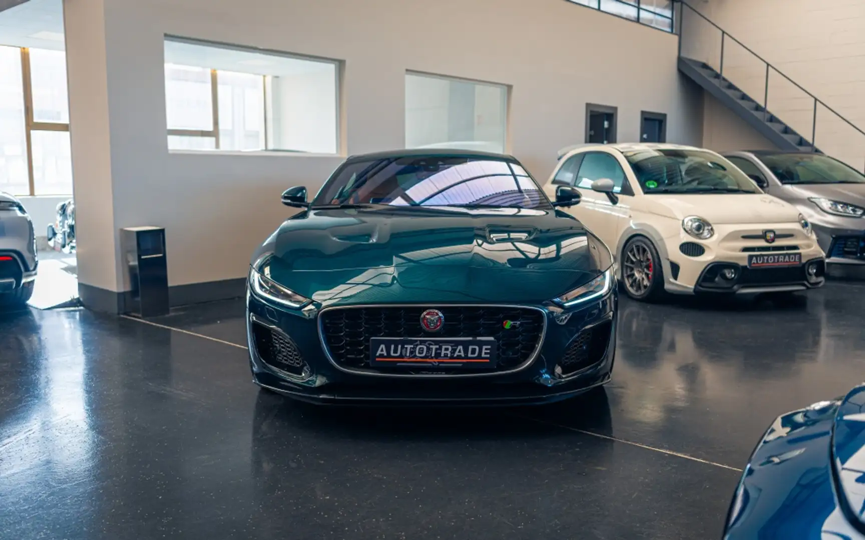 Jaguar F-Type Coupé 5.0 V8 R75 AWD Aut. 575 Grün - 2