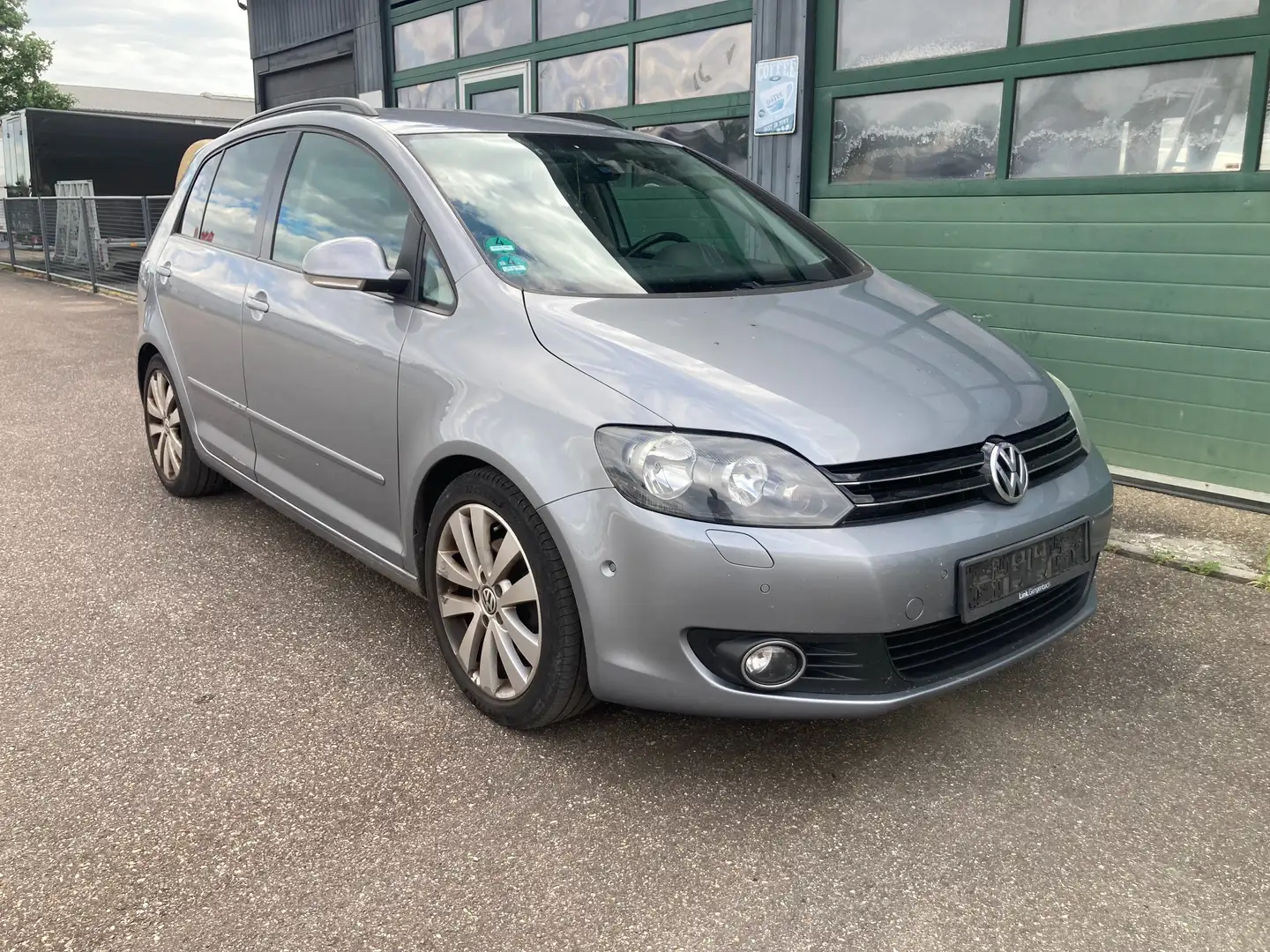 Volkswagen Golf Plus 1.6 TDI DPF Comfortline AHK Klima PSC Sitzheizung Grau - 2