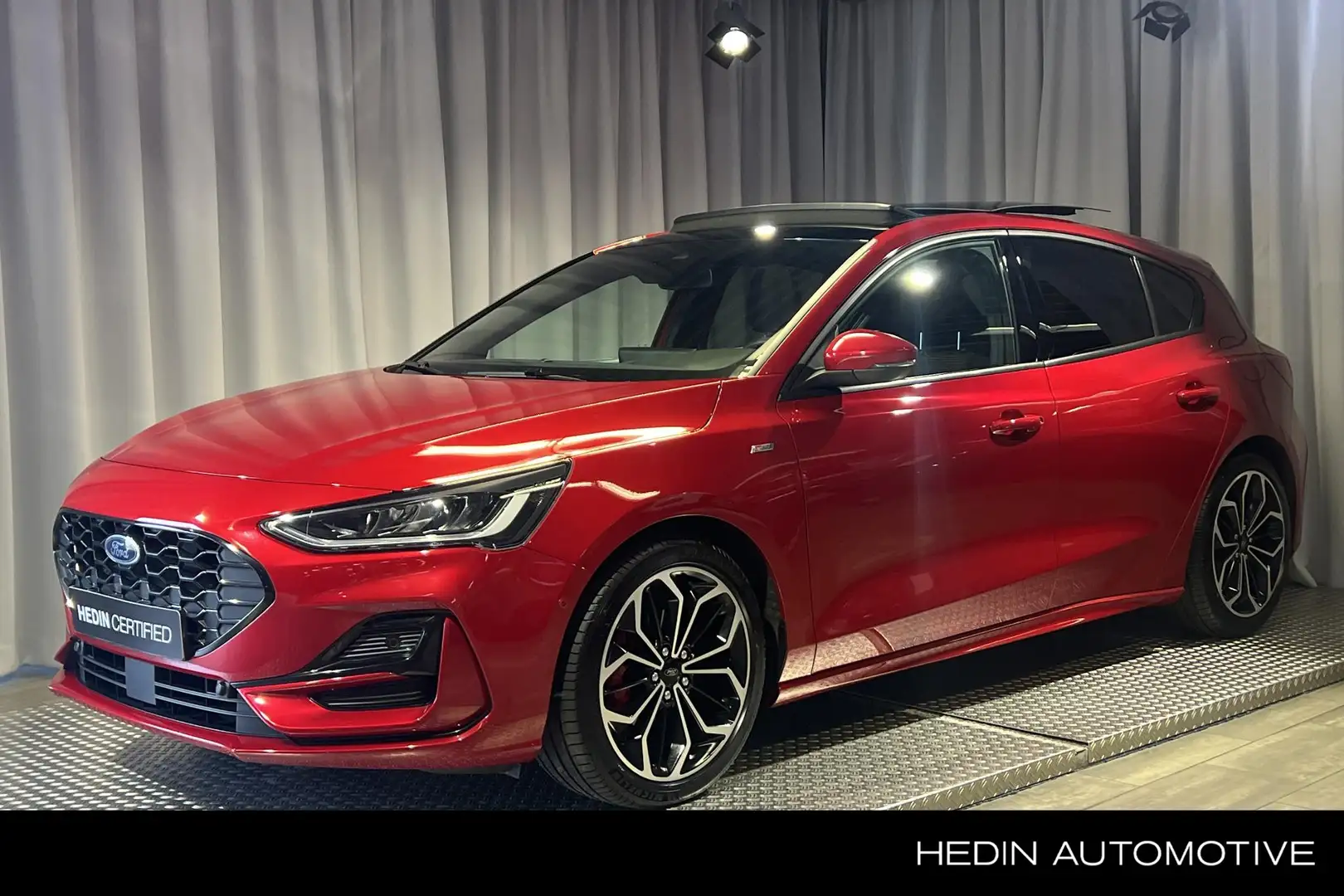Ford Focus 1.0 EcoBoost Hybrid Automaat ST Line X Full Option Rouge - 1