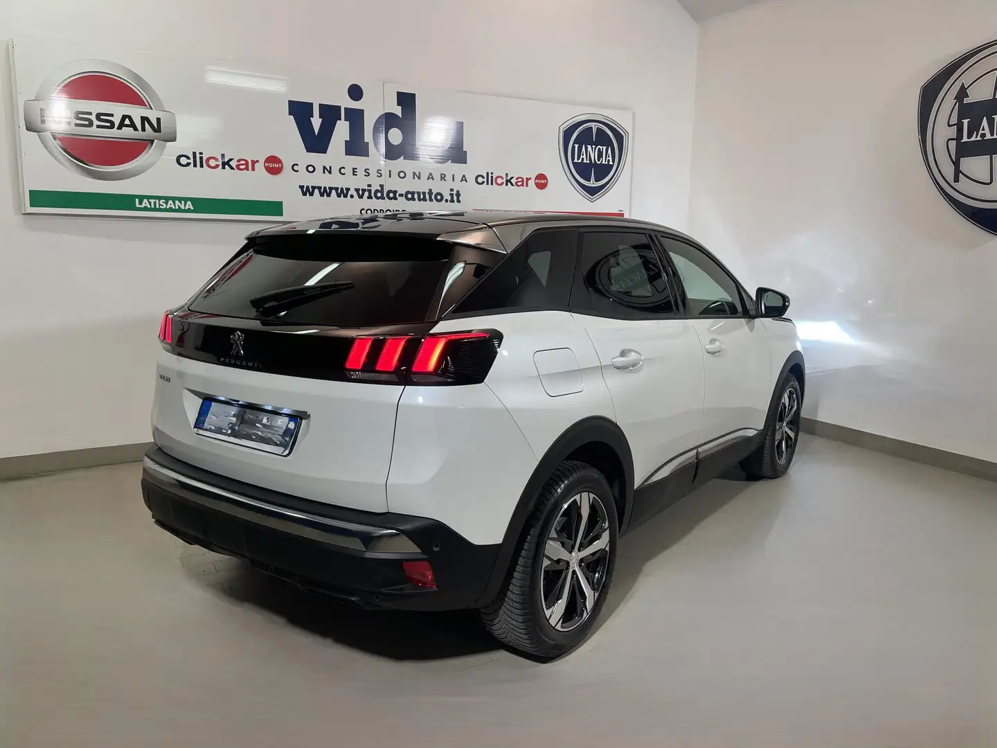 Peugeot 3008 1.5 bluehdi Allure Pack s&s 130cv eat8 Bianco - 2