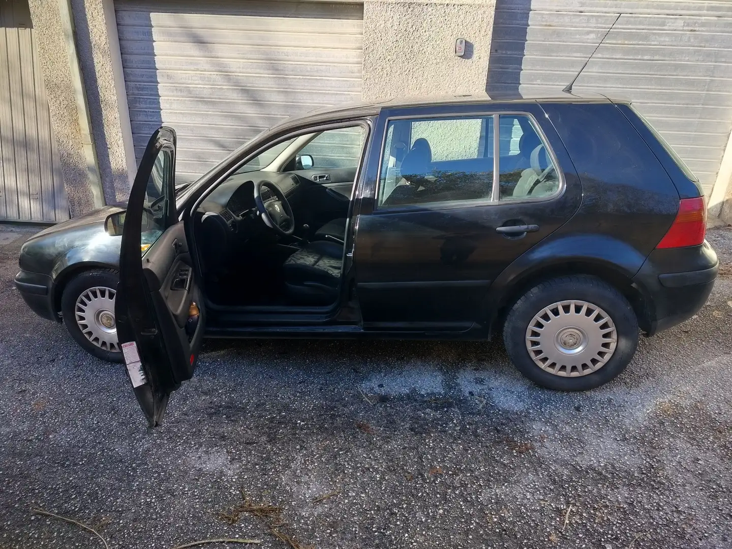 Volkswagen Golf Golf 5p 1.9 tdi Air 90cv Nero - 2