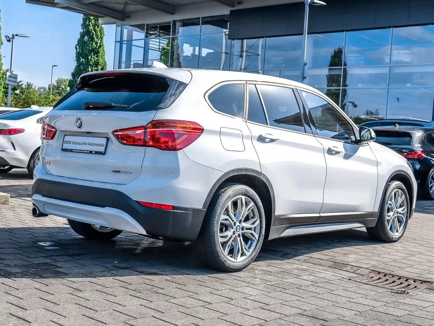 BMW X1 xDrive25e HUD PANO RFK NAVI Sound Syst. LM Weiß - 2