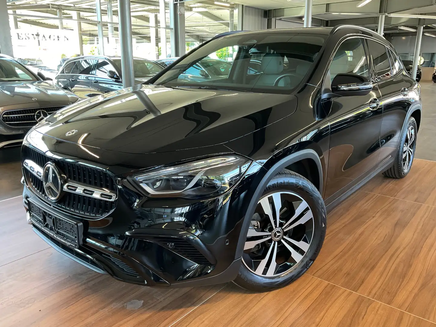 Mercedes-Benz GLA 200 GLA 200d Progressive NIGHT/TOTW/AHK/MULTIBEAM Noir - 1