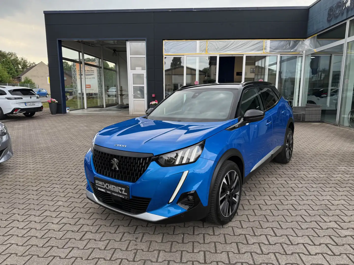 Peugeot 2008 GT Automatik 130 Blau - 1