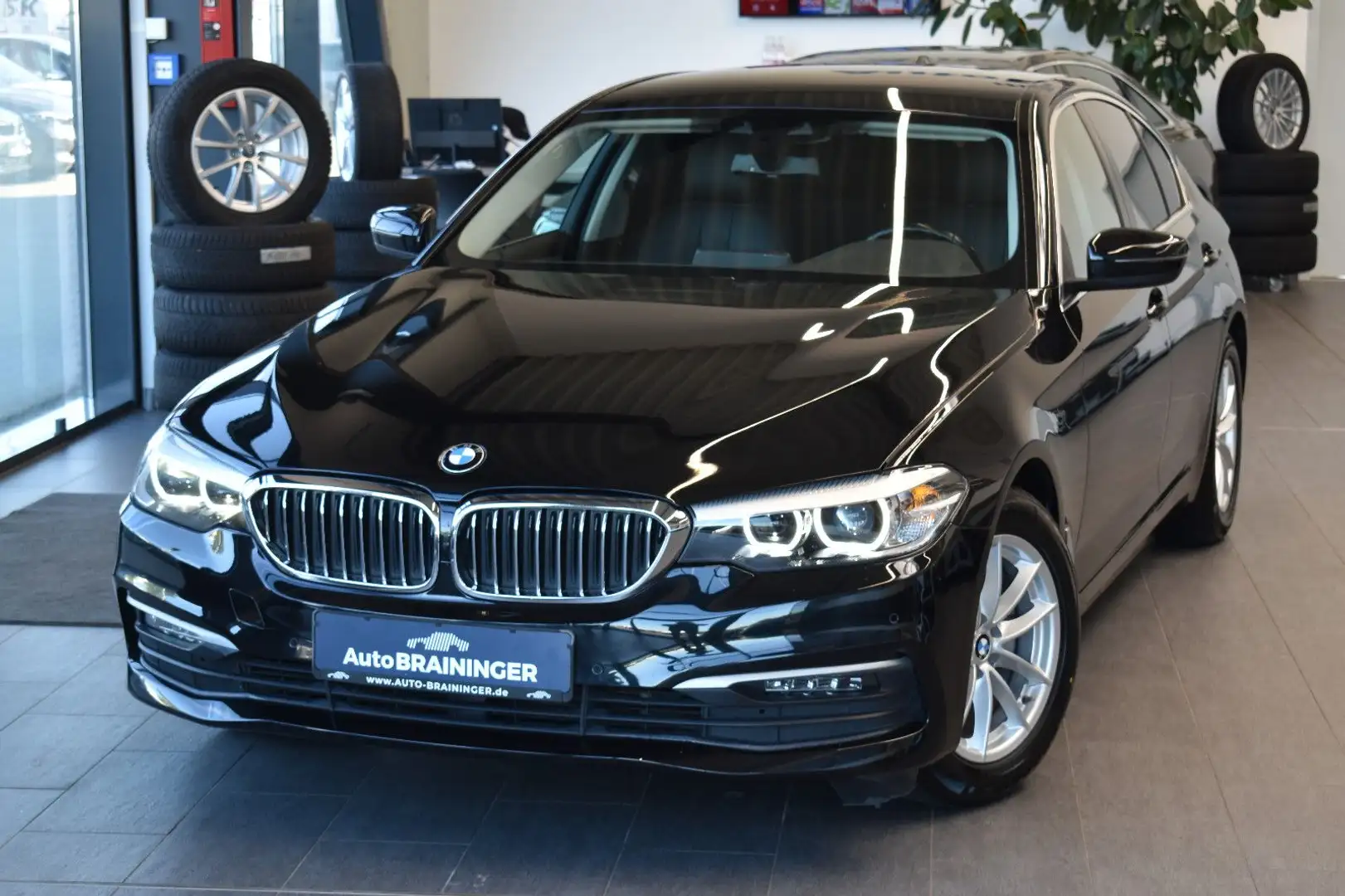 BMW 520 i Limousine Aut. LED~Navi~Leder~RFKamera Schwarz - 1