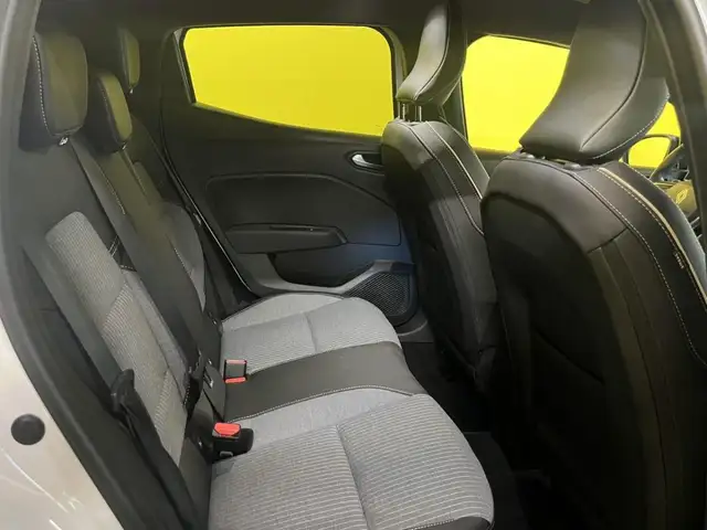 Renault Clio view 4