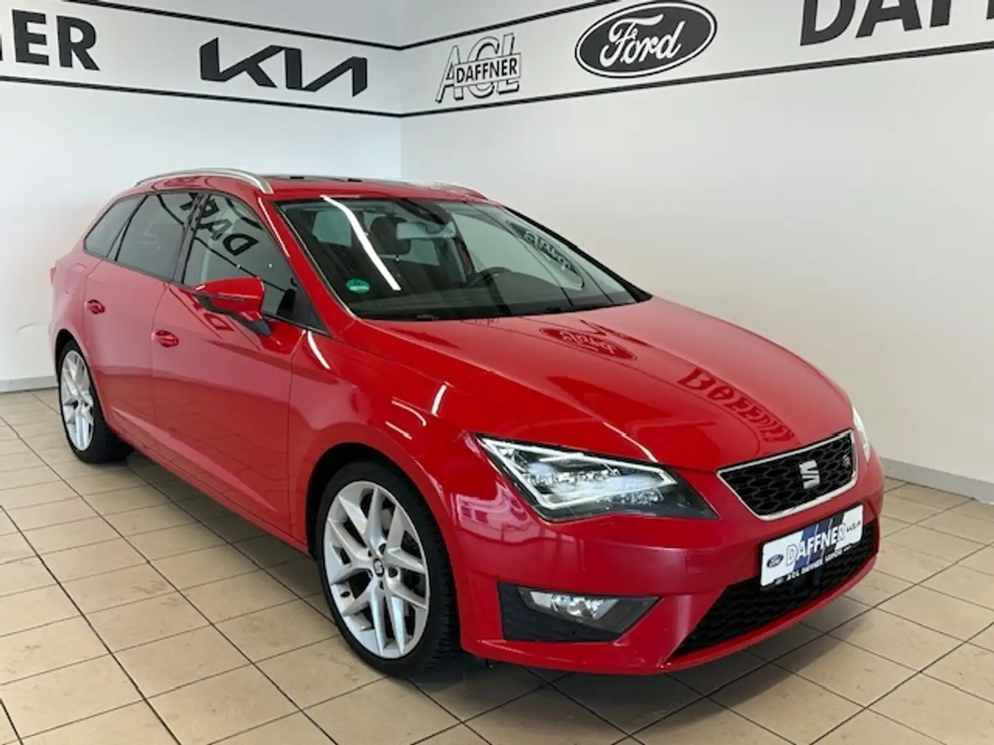 SEAT Leon ST FR 2.0 TDI SCHIEBEDACH, ALCANTARA Červená - 1