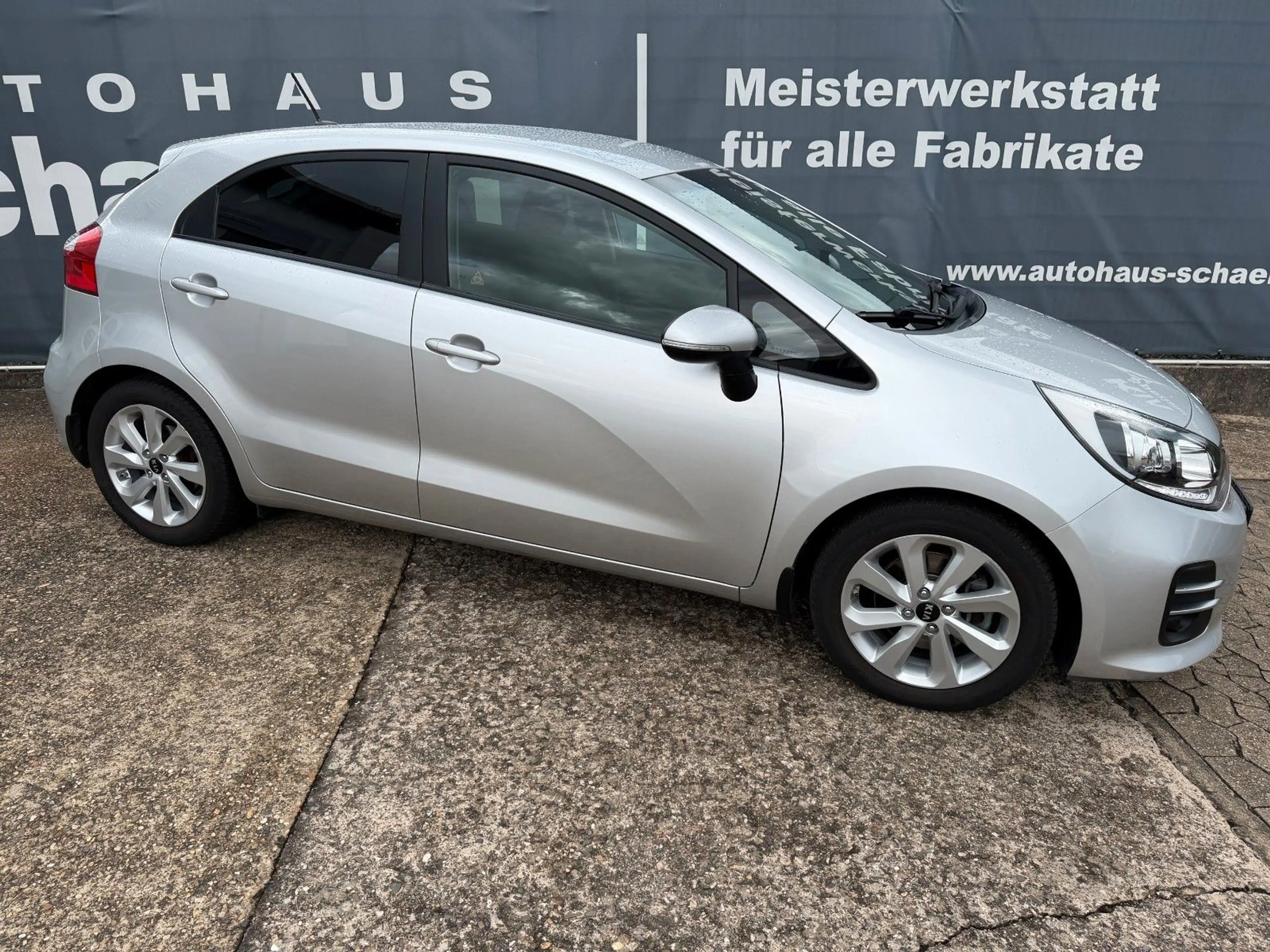 Kia Rio 1.4 UEFA EURO 2016 — photo 4