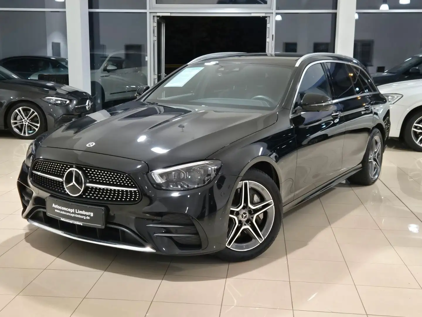Mercedes-Benz E 300 de T,AMG Line/Pano/Burmester/Memory/360CAM Noir - 1