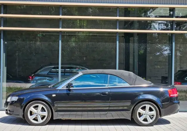 Audi A4 Cabriolet view 5