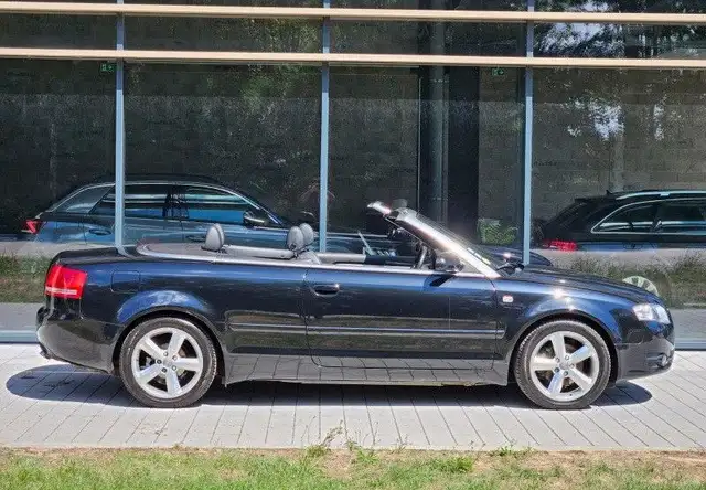 Audi A4 Cabriolet view 4