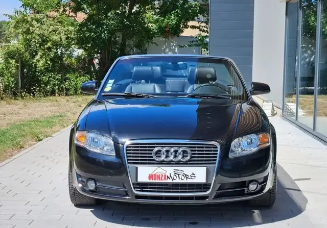 Audi A4 Cabriolet view 2
