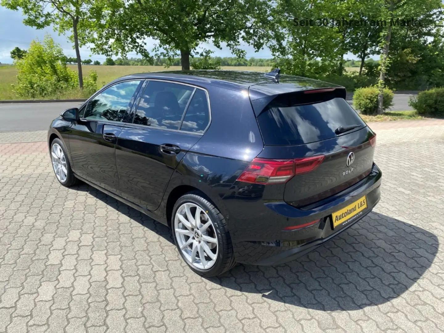 Volkswagen Golf VIII Life 2.0 TDI, 1.Hand, DSG, Navi, ACC, LED, PD Zwart - 2