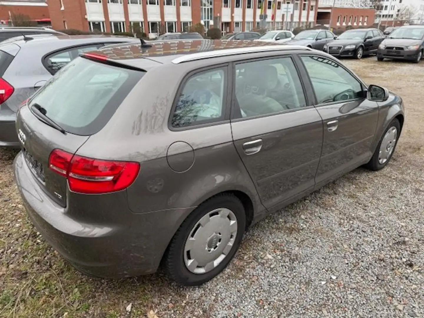 Audi A3 2.0 TDI Sportback Ambiente 170PS LED Navi AHK PDC Grau - 2