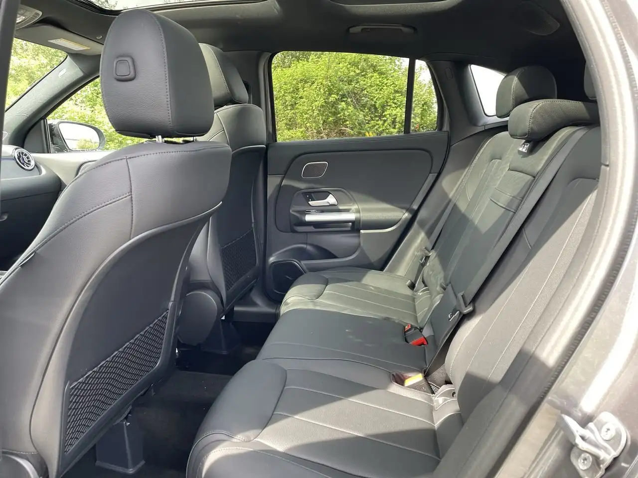Mercedes-Benz GLA снимка Mercedes-Benz GLA