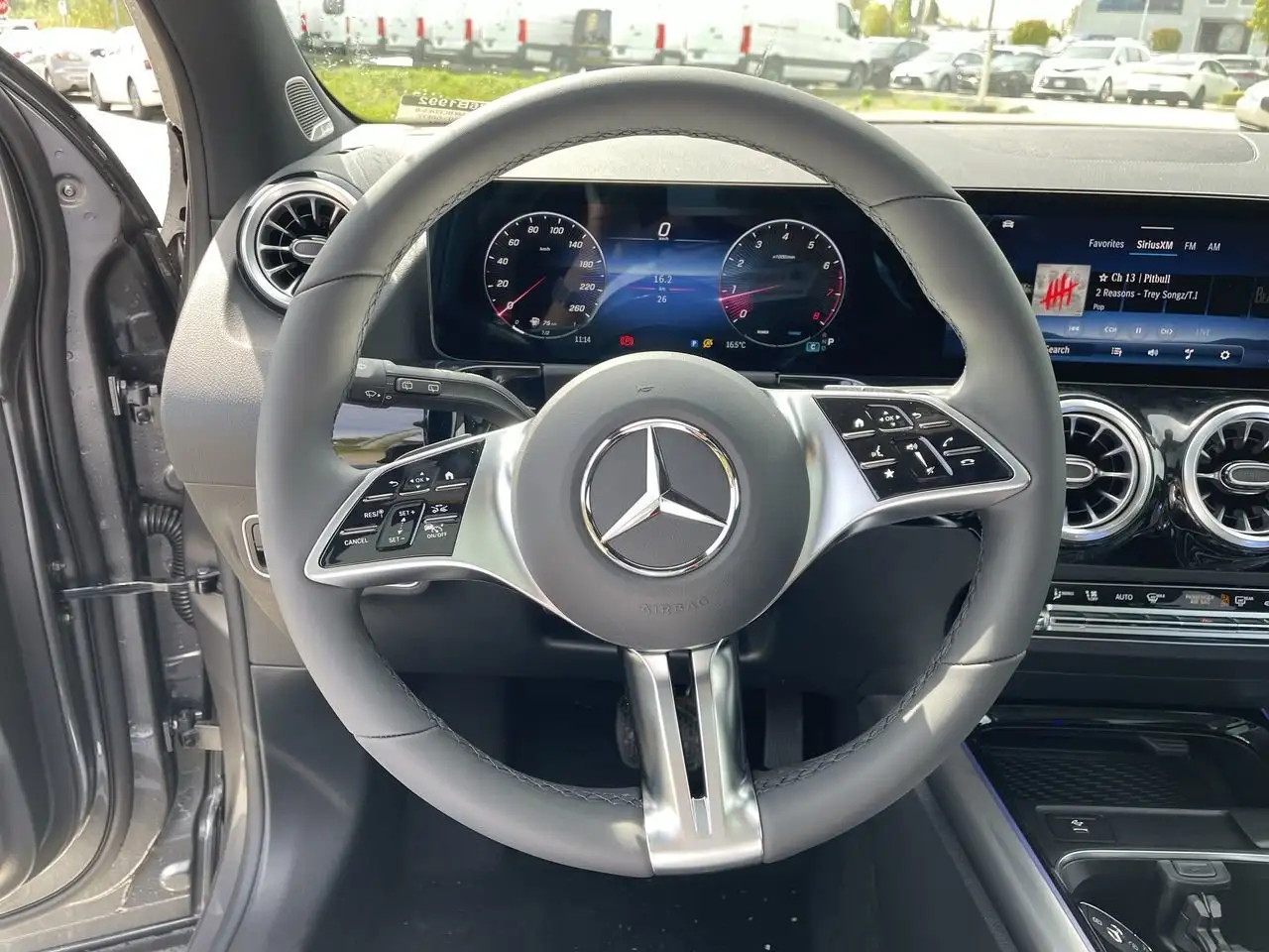 Mercedes-Benz GLA снимка Mercedes-Benz GLA