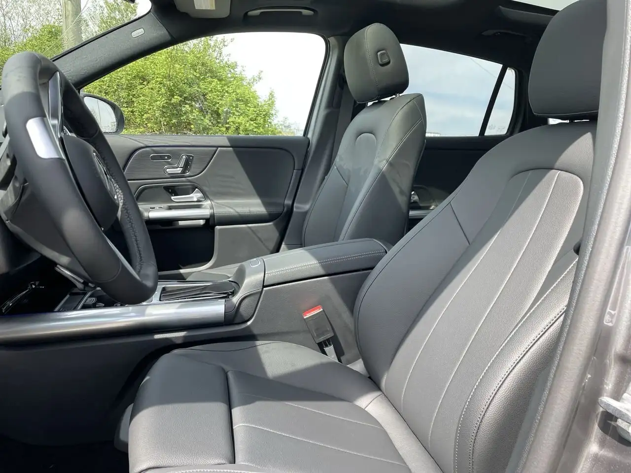 Mercedes-Benz GLA снимка Mercedes-Benz GLA