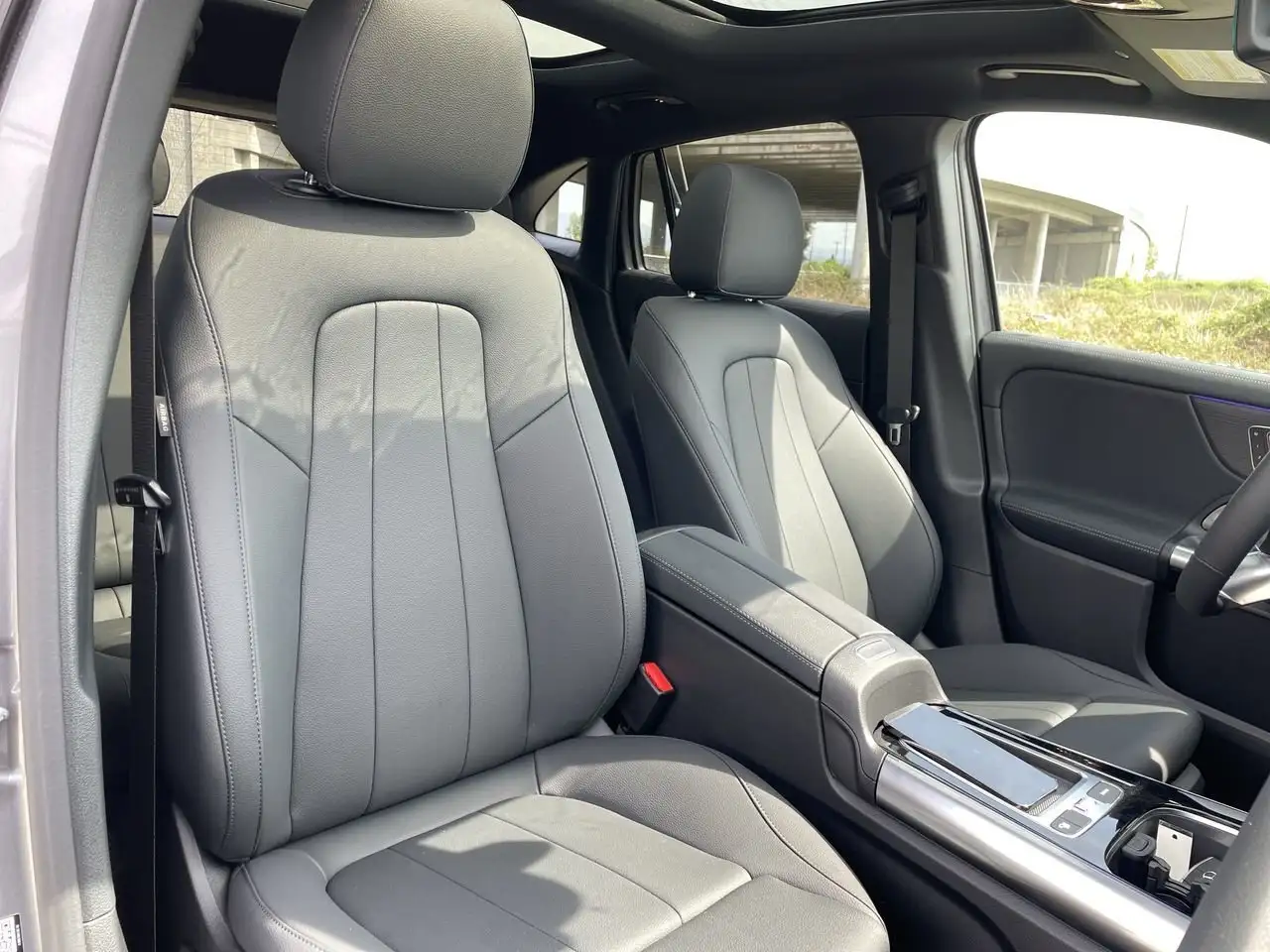 Mercedes-Benz GLA снимка Mercedes-Benz GLA