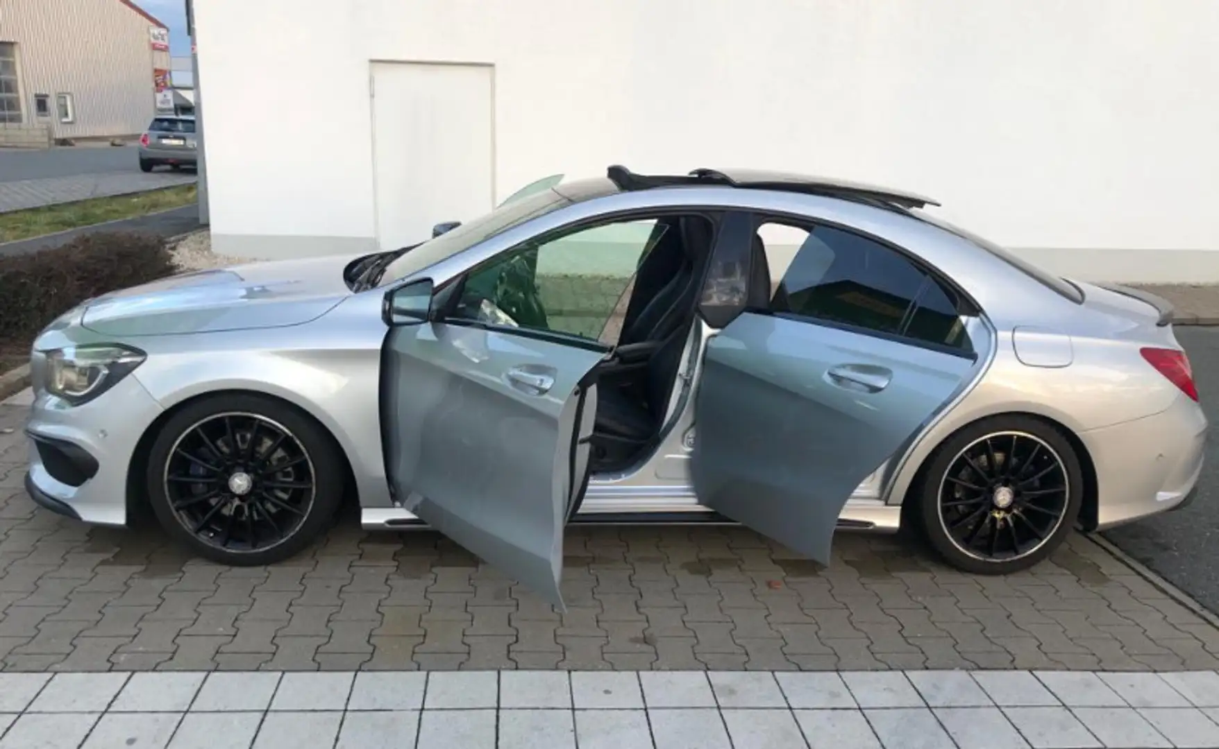 Mercedes-Benz CLA 250 7G-DCT AMG Line - 1