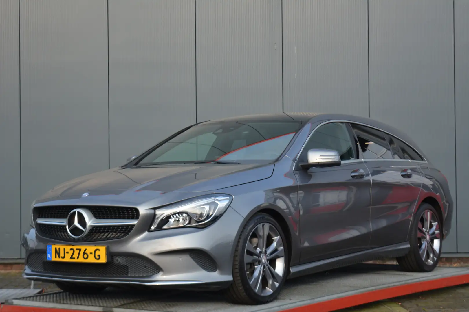 Mercedes-Benz CLA 180 Shooting Brake Lease Edition Plus trehaak panorama Grijs - 1